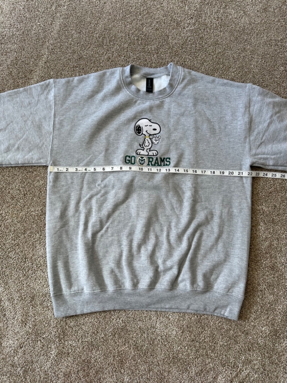 Colorado State Rams Snoopy Embroidered Crewneck Sweatshirt Size L - Picture 3 of 6